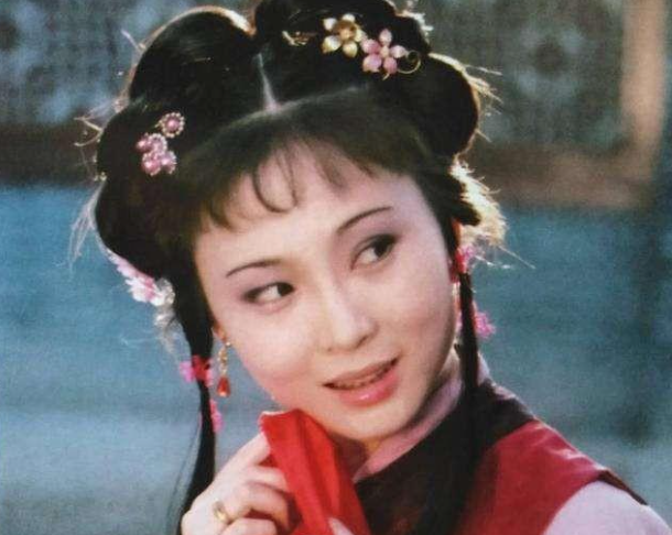 贾宝玉身边的小江湖，美少女丫鬟斗得比婆子更狠！她们已失去天真