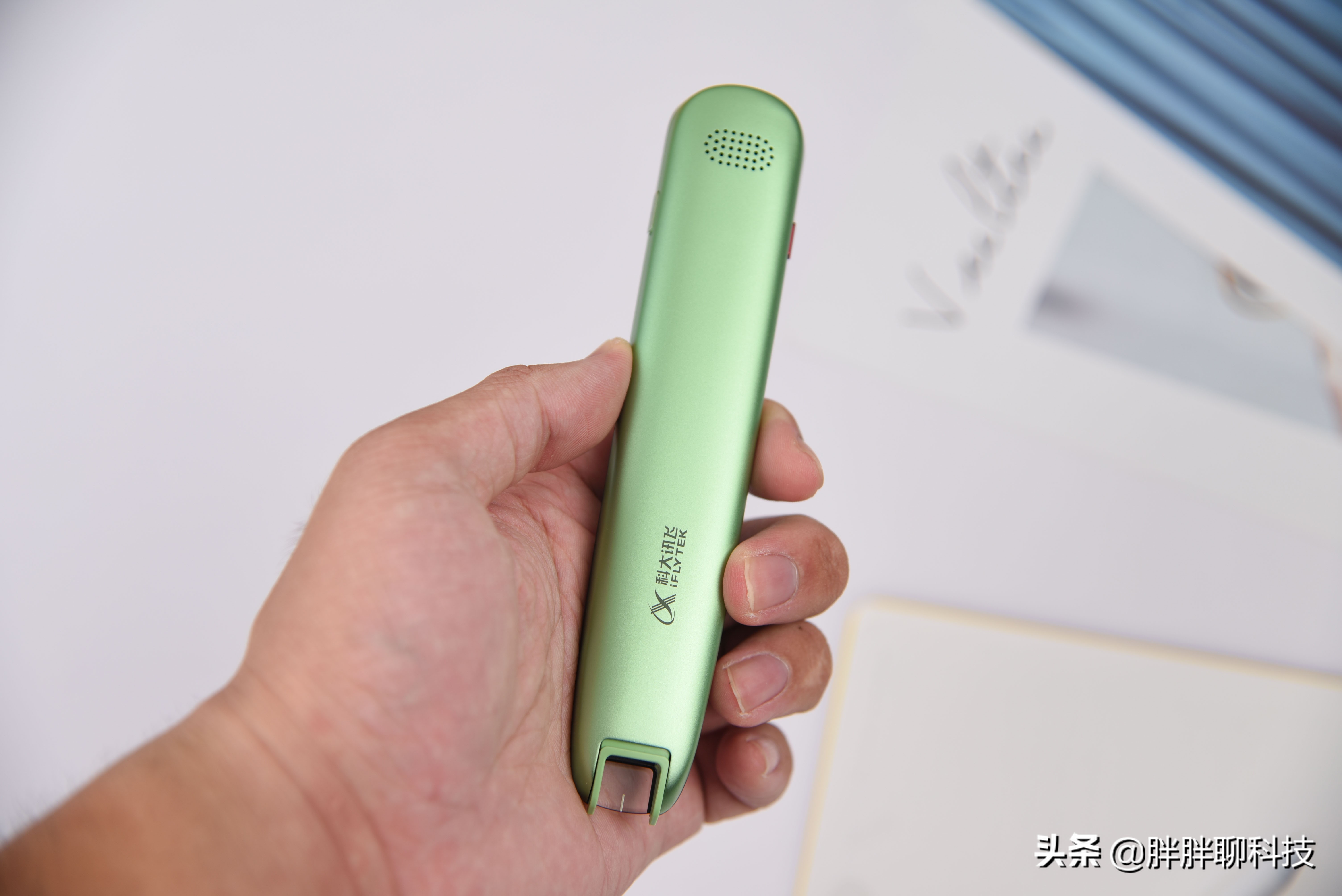 讯飞翻译笔S11初体验：让80/90后看了羡慕不已的英文查词神器