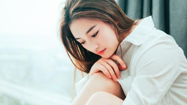 原來，男人真愛一個人的反應，是“軟弱”