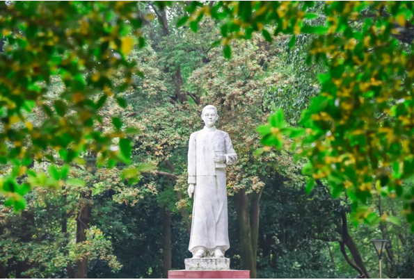 湖北超牛高校：邓小平亲笔题写校名，还坐拥全国唯一与全国第一！