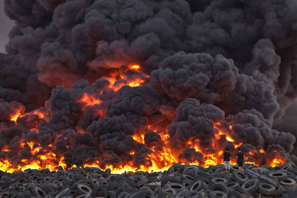 场面堪比核弹爆炸！科威特5200万废旧轮胎着火，与73℃高温有关？