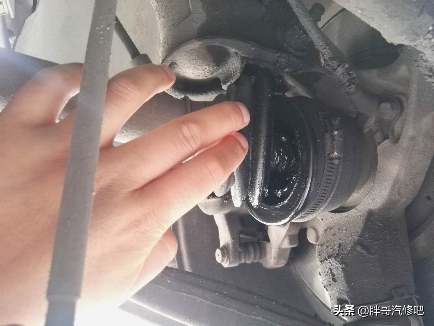 10万公里的车该如何保养？检查不是走马观花，保养不只是换机油