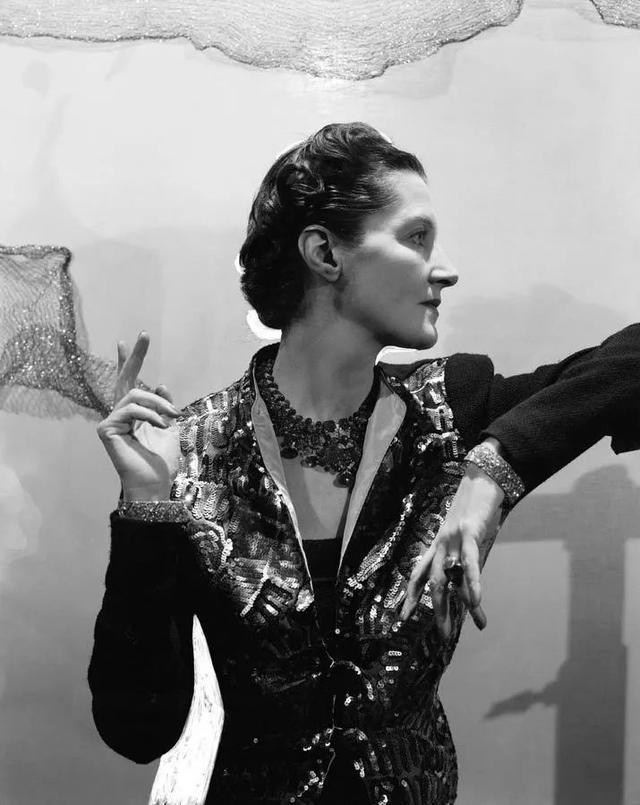 卡地亚珠宝,见证着现代珠宝百年的历史变迁,在其品牌发展历程中,为