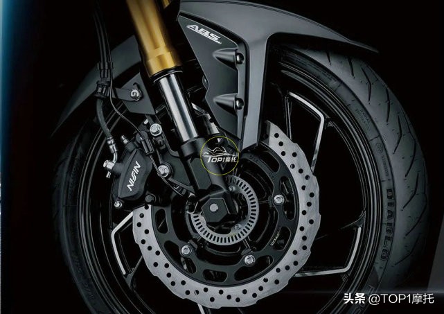 豪爵XCR300正式公布 标配滑动离合器 倍耐力恶魔3轮胎