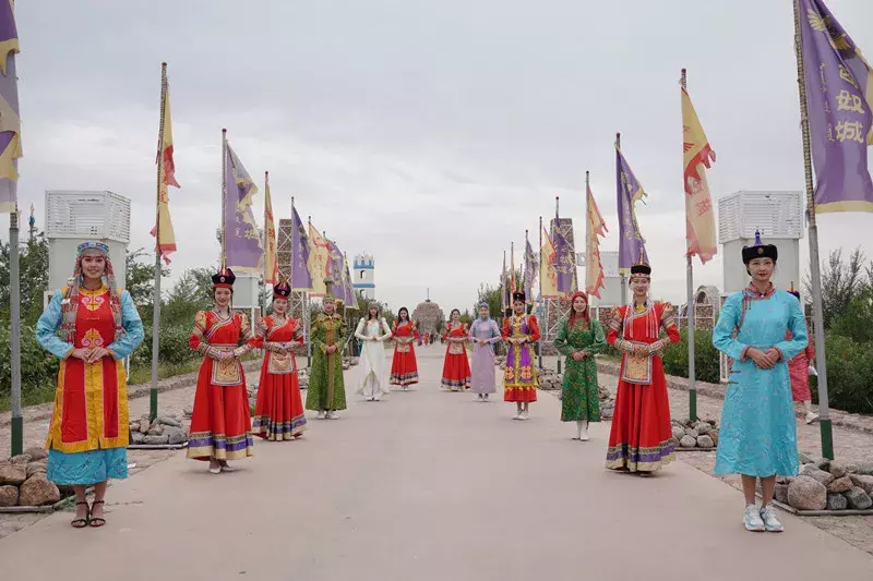 世界旅游小姐畅游巴彦淖尔，美女＋美景，保证让你看花眼