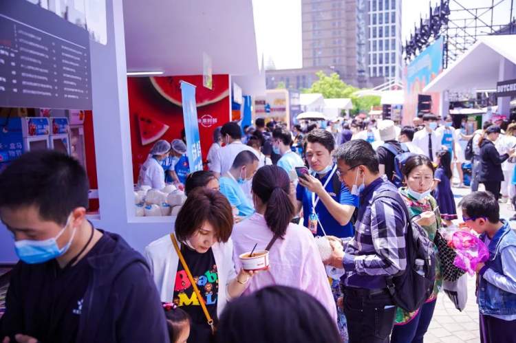 同比大涨30.5%！“五一”遇上“五五”，你在浦东“买买买”了吗