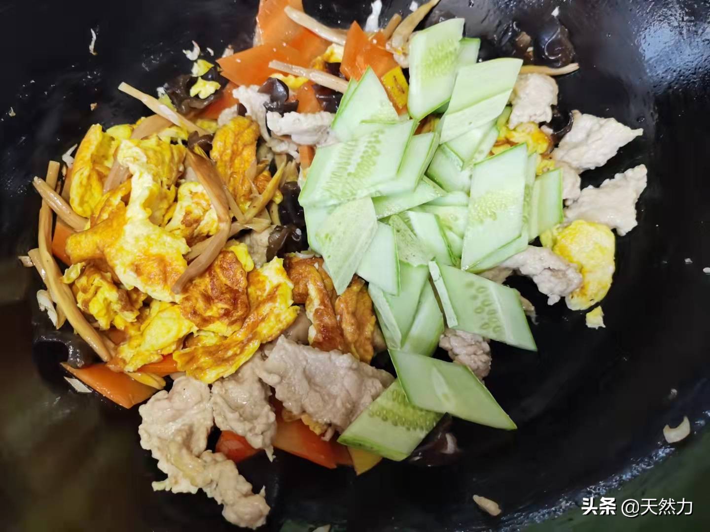 木须肉是传统的经典名菜，做法简单，步骤是关键，看一遍就能学会
