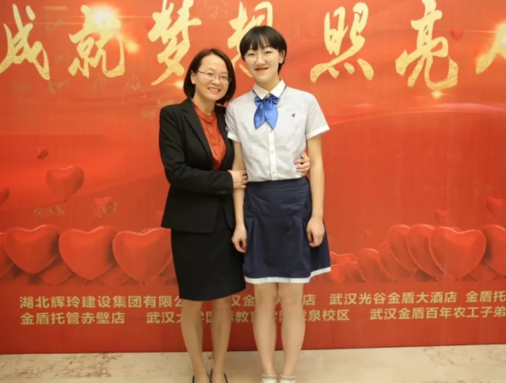 高考语文146分，字迹工整像印刷，不愧总分能考725分