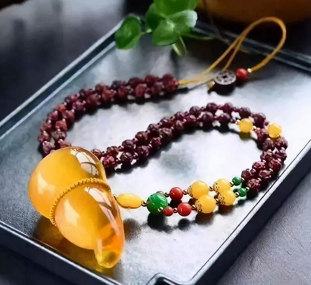 琥珀蜜蜡的盘玩和保养