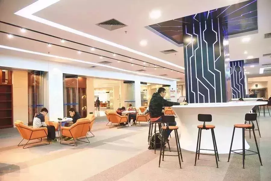 让学渣都“以身相许”的13个大学图书馆，这舒服，这惬意，不走了