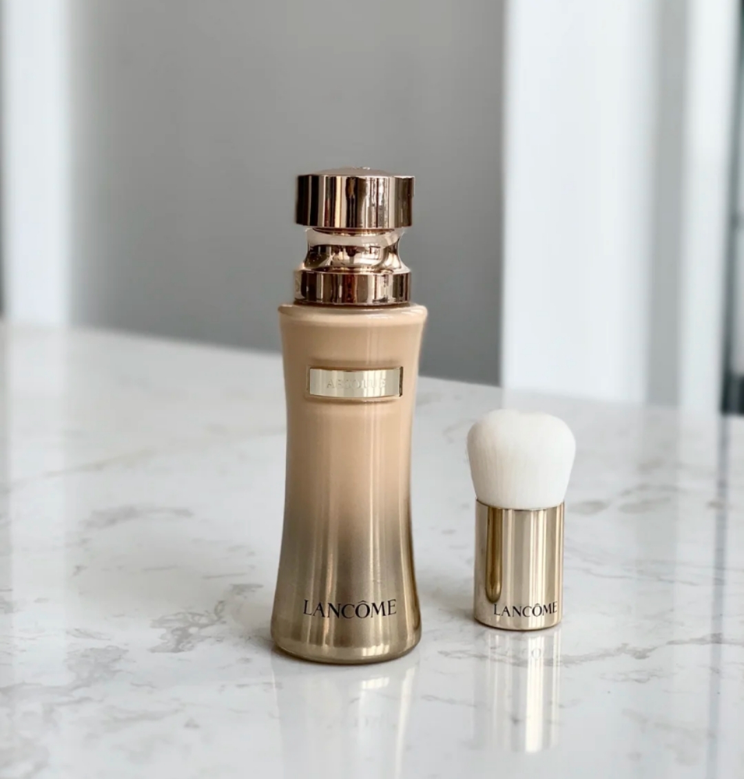 雅诗兰黛沁水粉底液