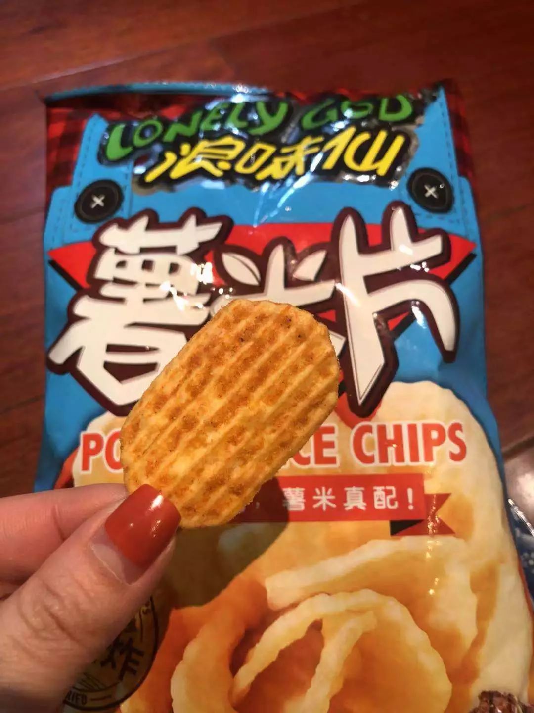 以身试吃13款薯片，我终于找出了薯片界的“扛把子”