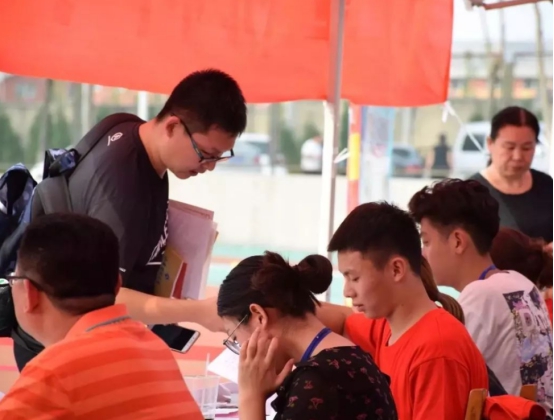 上大学户口转不转（学生到外地上大学要迁户口吗）