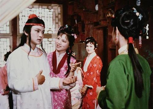 贾宝玉身边的小江湖，美少女丫鬟斗得比婆子更狠！她们已失去天真