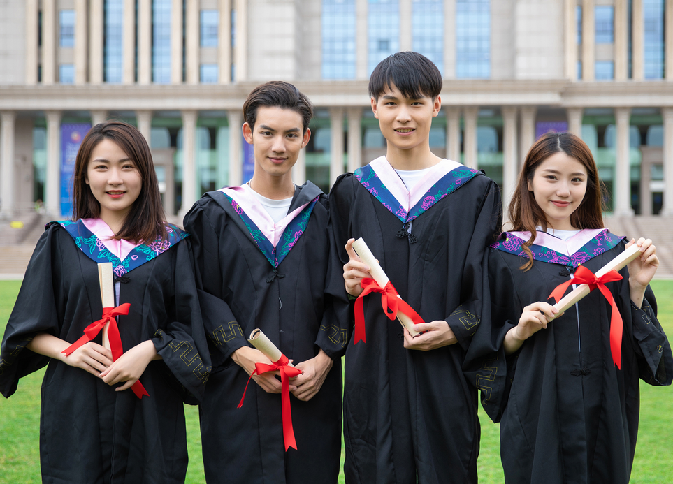 李佳琦“高中学历”受质疑，南昌大学回应，系工作原因提前离校