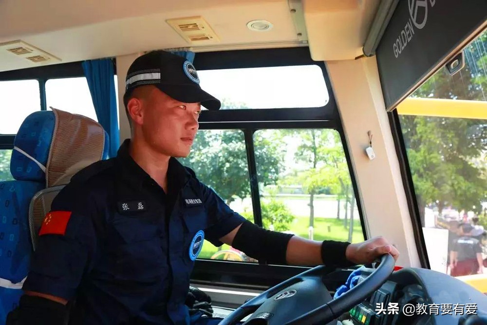 东莞校车司机暴力拉拽学生引众怒，网友：素质太低了