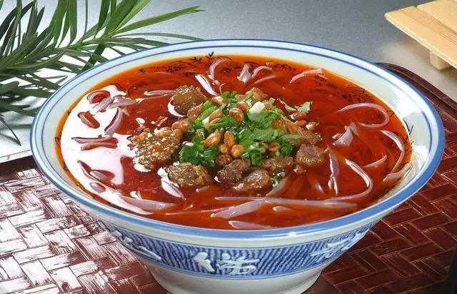 小吃店日销上千份的酸辣粉详细做法 麻辣鲜香酸且油而不腻香