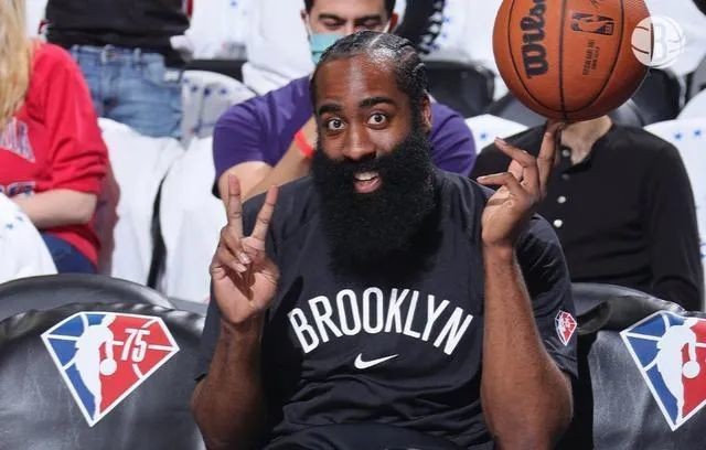 最强nba有哪些S球星(NBA最强左撇子球星分4个等级：波什A级，哈登S级，那SSS有多猛？)