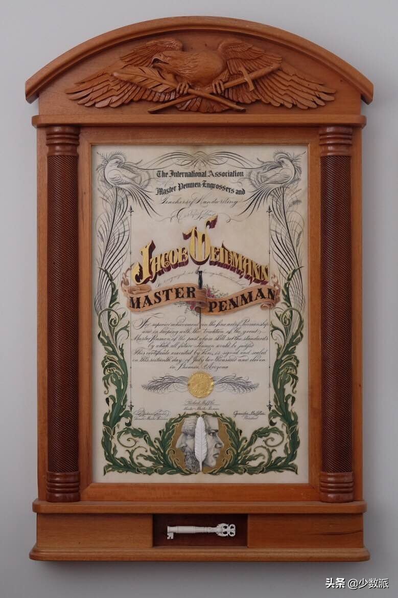 英语也能写「书法」，教你把 ABCD 写出花