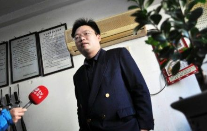 91年长沙高考状元张晓勇，清华毕业选择当保安，是无能还是无奈？