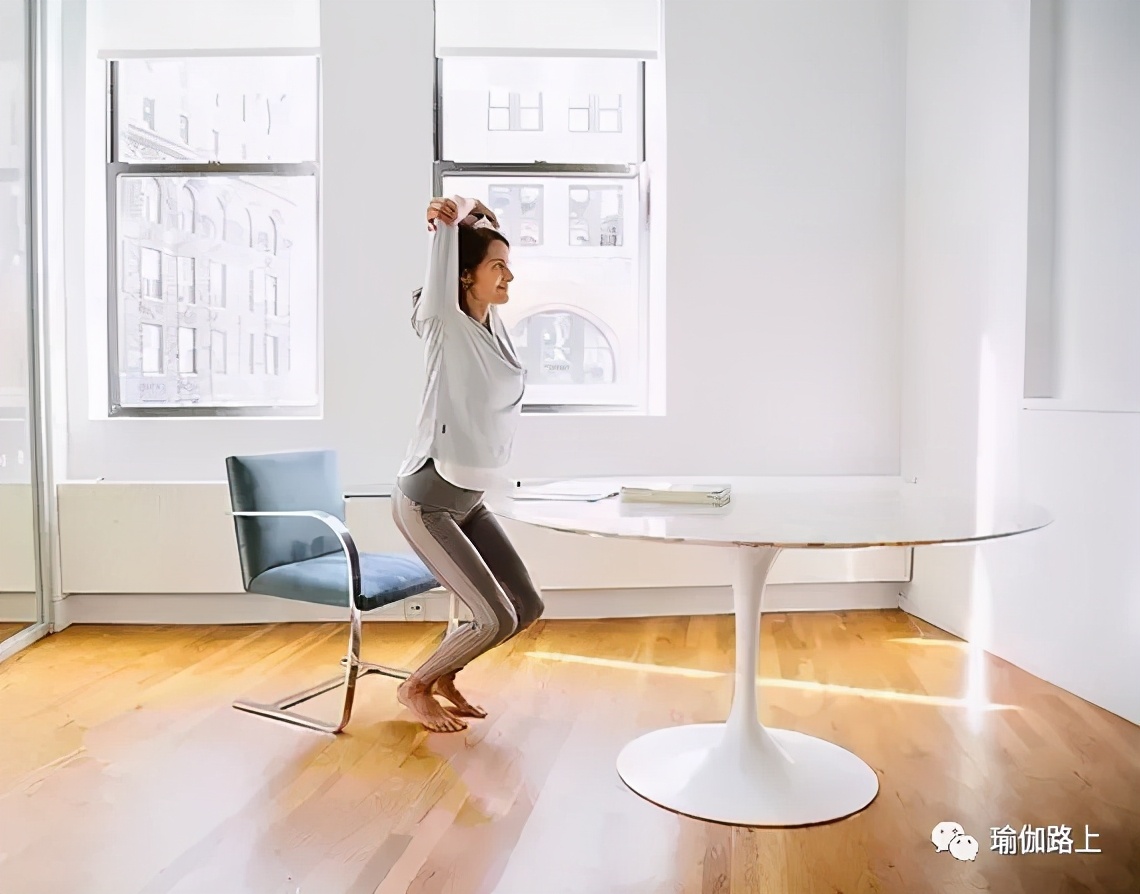 一套简单有效的办公室瑜伽，10分钟缓解全身疲劳（收藏级）
