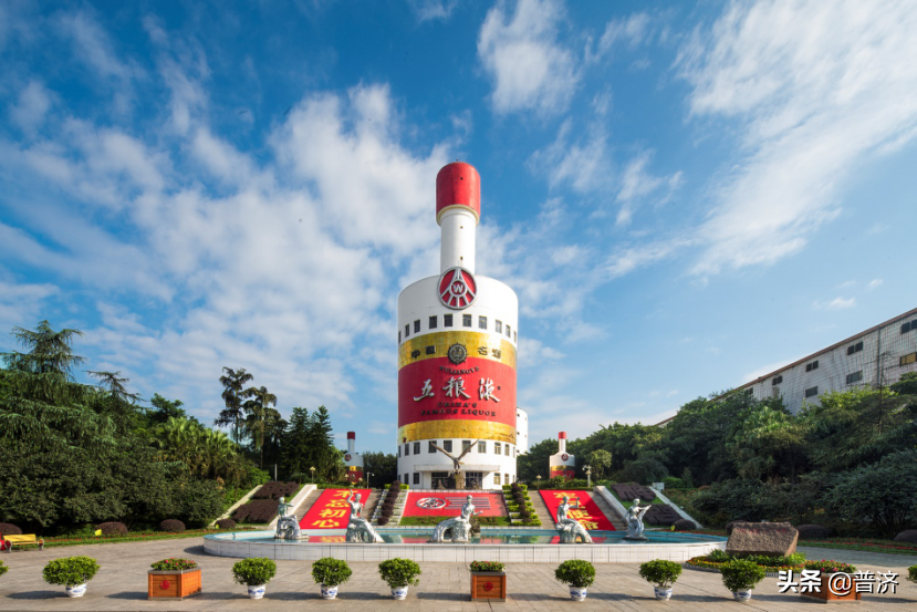三个多小时里,看了大门内的陈列馆,523酿造车间,品酒馆和就餐.