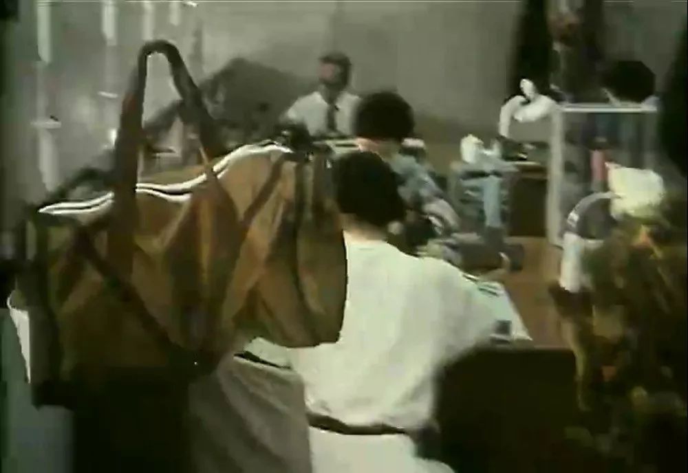 28年前国产科幻片：讲述一位男博士，吃药变成“透明人”的故事