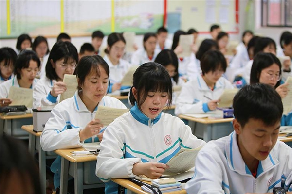 新高考模式引发争议，选对科目优势大，选差科目吃亏得不行