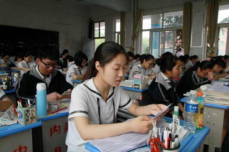 2021高考生迎来喜讯，录取分数线或降低，“捡漏”的好时机到来了