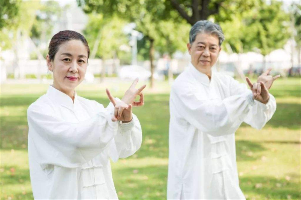 古人讲“精足不思淫，气足不思食”，该怎么诠释？中年人不妨牢记