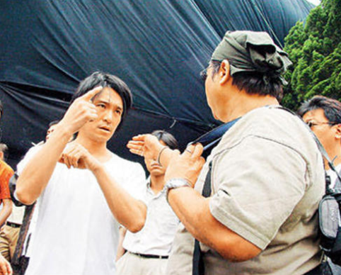 老友去世，痛失挚爱，被圈内人炮轰，周星驰“叛众亲离”的一生