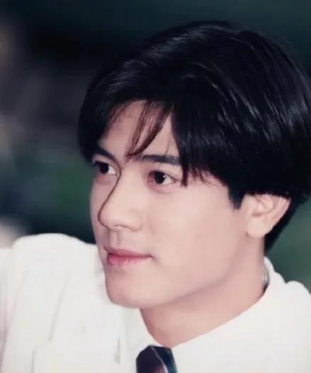 亚洲10大美男今昔颜值对比，有人美黑过度，有人不老冻龄，差距大