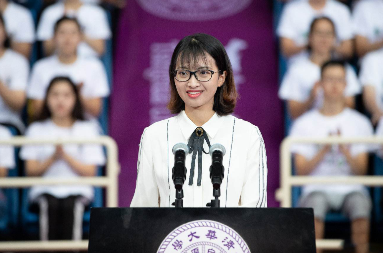 降维打击！新高考女生“完胜”男生，学霸性别论的天平向女生倾斜