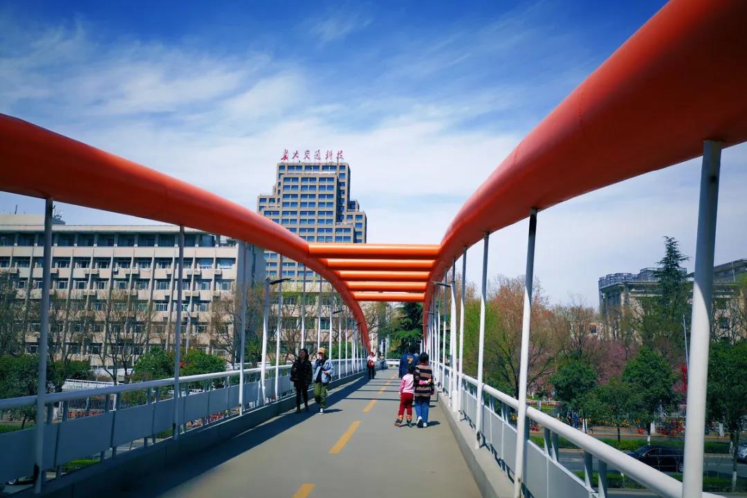 陕西最“豪华”大学之一！坐拥4大“网红”食堂，游泳馆、商业街一应俱全！