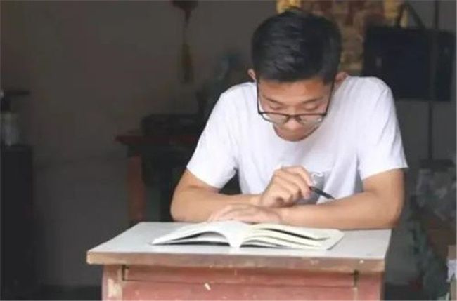 广西考神吴善柳：7年前放弃北大、高考10次上清华，如今怎样了？