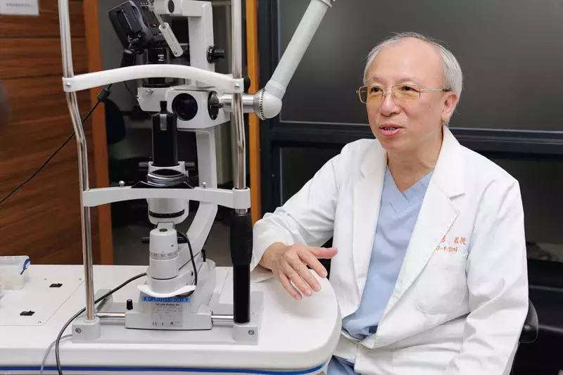 “近视手术毁了我”,他们选择自杀,原来这种手术比想象的危险!