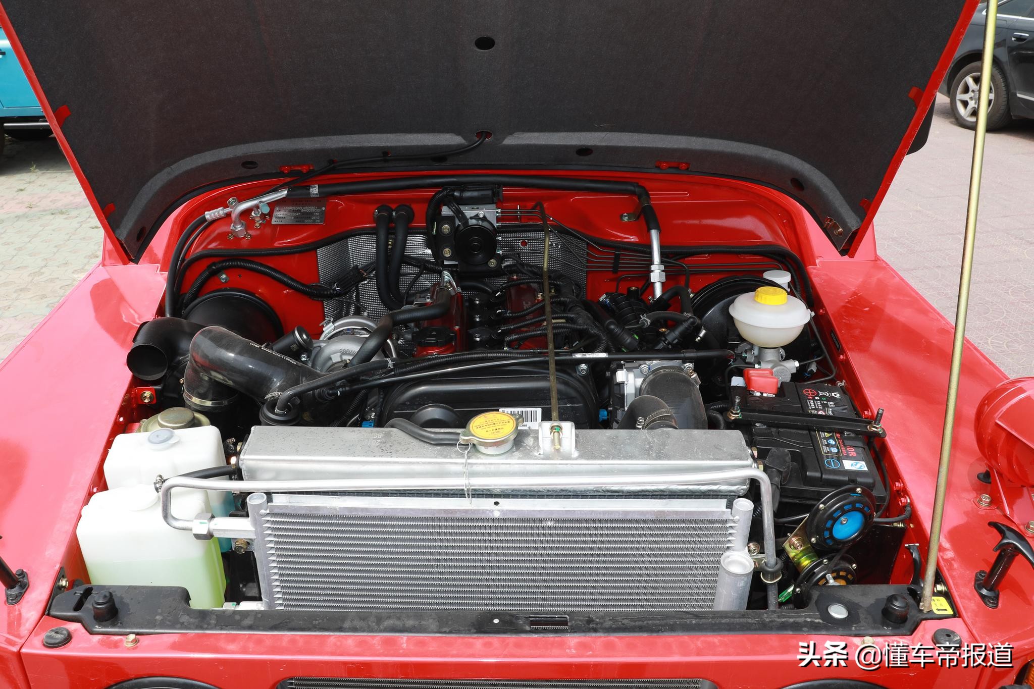 新车｜越野不输坦克300？BJ212致敬版上市，搭载三菱动力