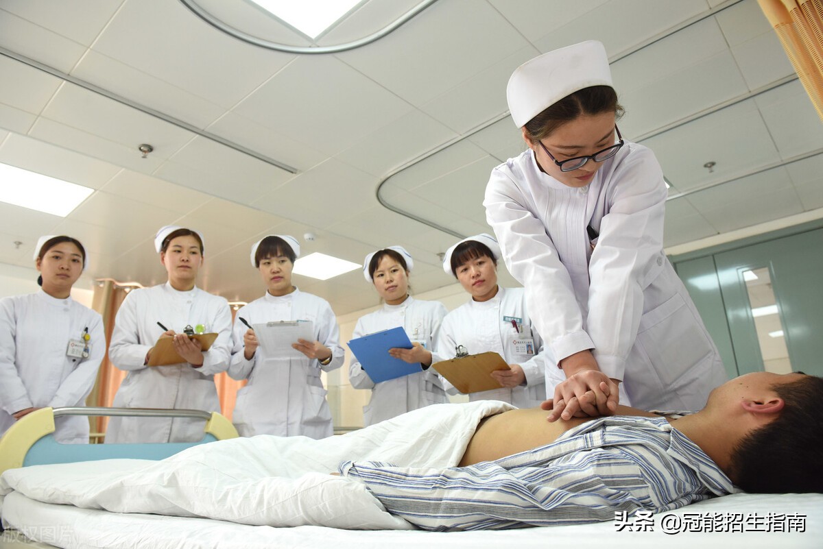 成都护士学校有哪些（成都哪些卫校可以无分数线就读）