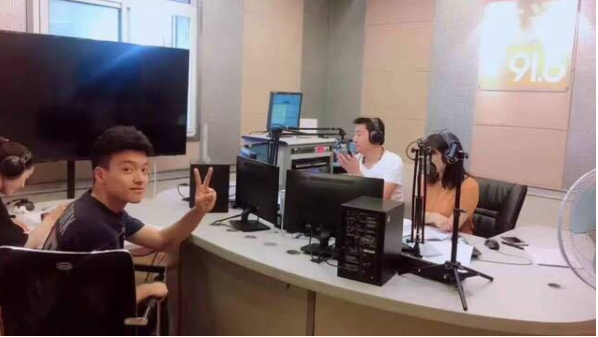 高考文科状元向远方696分：奶奶带大的学霸，颜值爆表爱健身