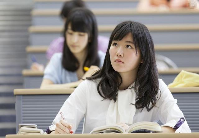 二本院校的“医学生”，毕业后都到哪里高就？多半做这几种工作