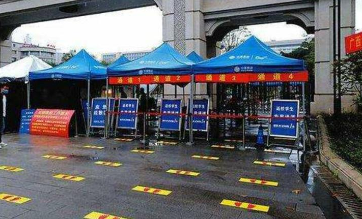 大学生迎来“坏消息”，封闭式管理引争议，直言：网课不香吗？