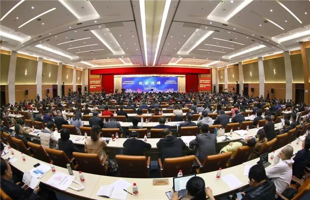 5月高考模拟作文解析：体育强国，少年何以强 （附详解及范文）