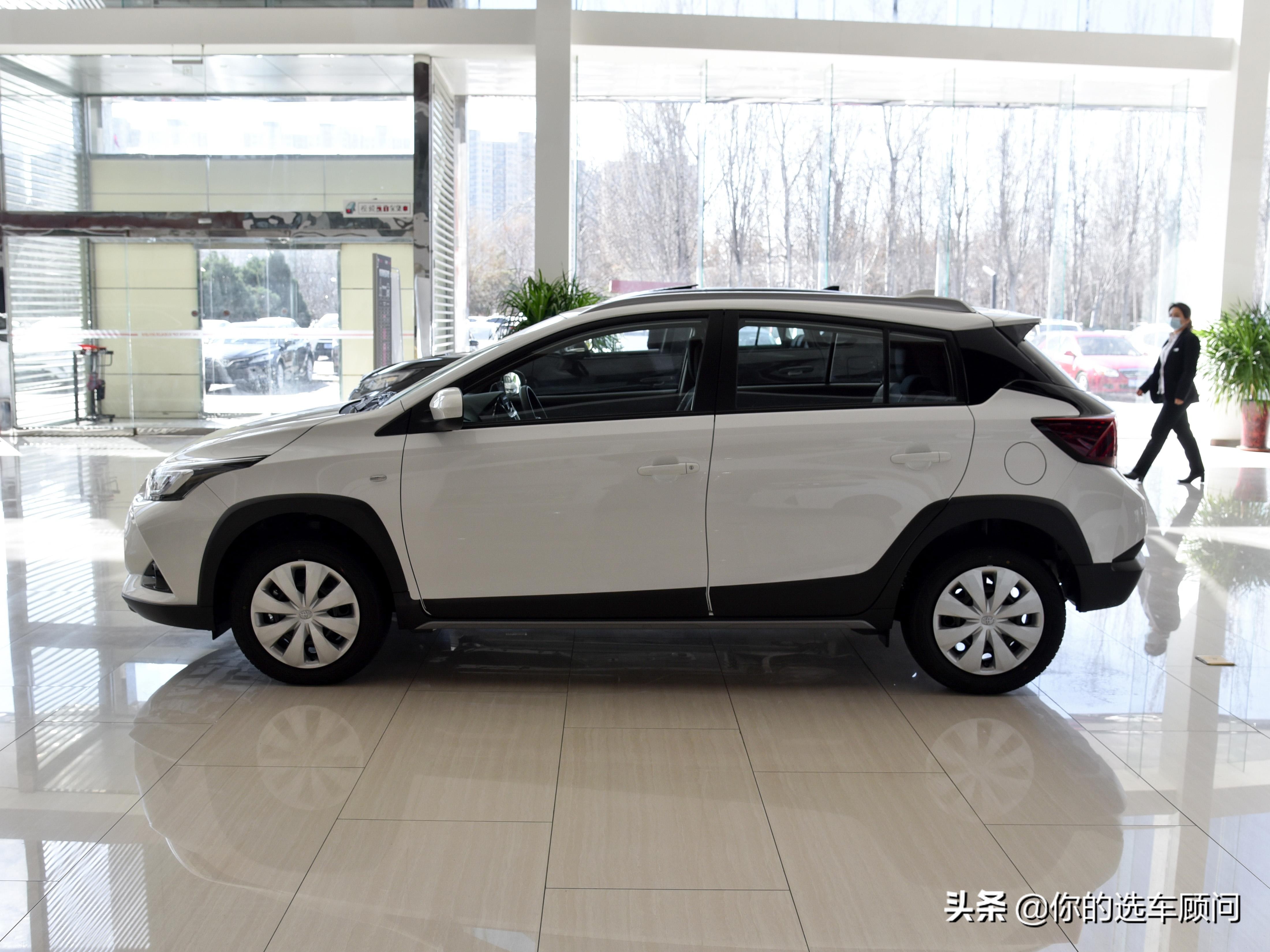 5L油耗日系合资，极其耐用又灵活的低价车，带你看丰田YARiS L 致炫