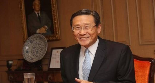 他是“香港包租公”，名下房产1500套，每年坐收租金300多亿