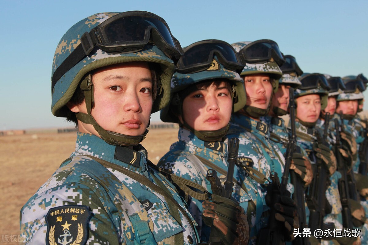 女大学生当兵，将来留队好还是退役复学好？建议从三个方面考虑