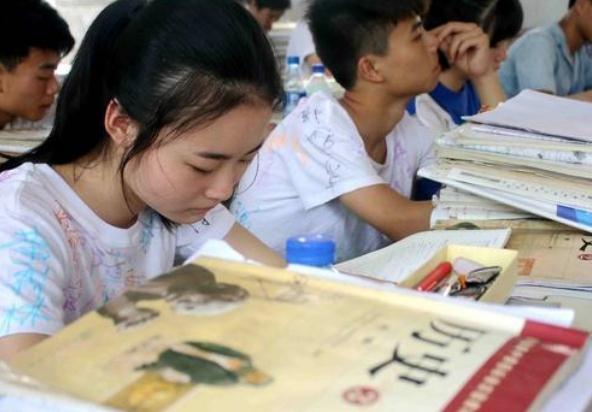 高考结束后，才发现“火箭班”和“普通班”的差距，选错悔不当初