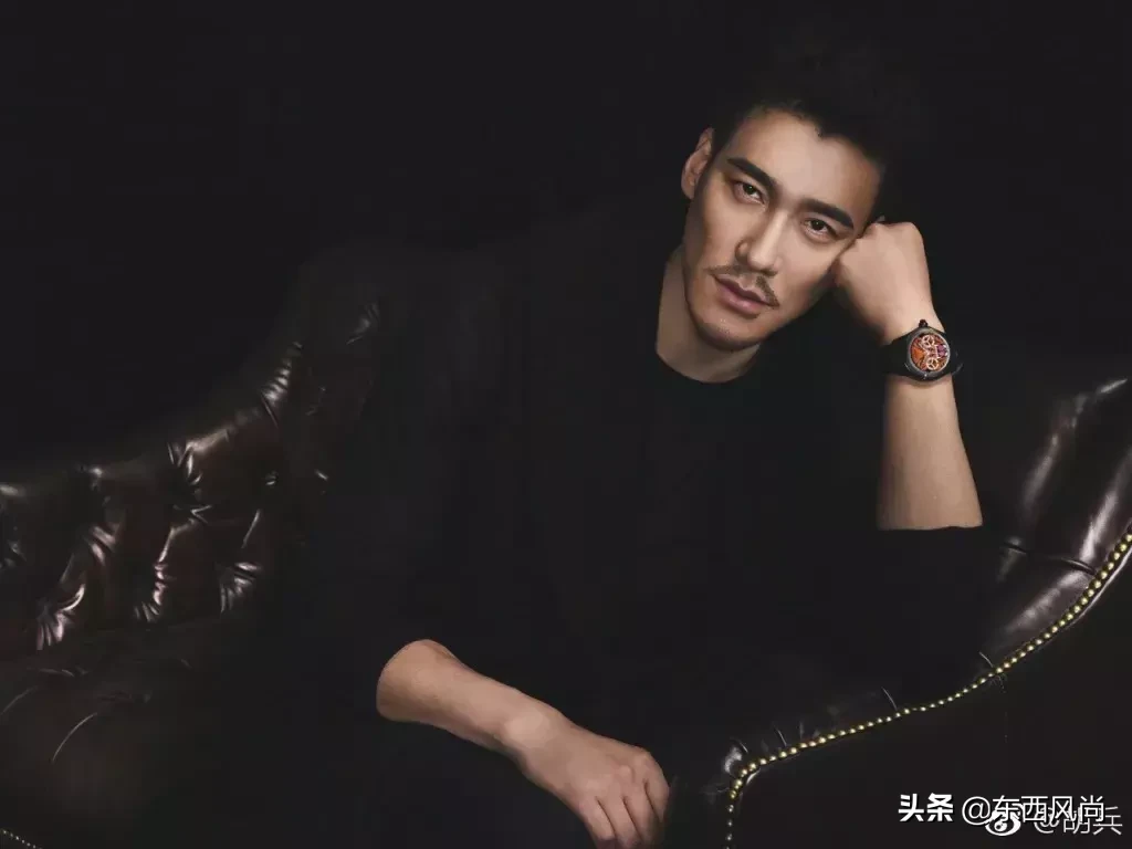 48岁依然自律有型，9次以“伦敦男装周首位全球代言人”身份受邀