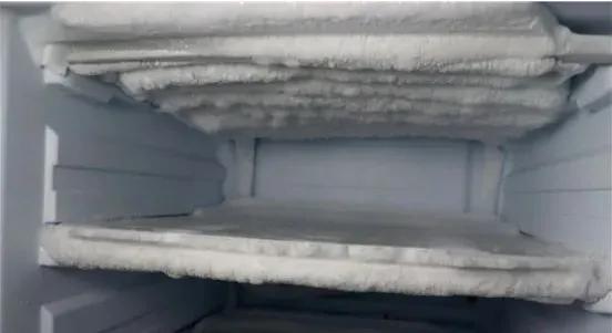 冰箱结了厚厚的冰怎样快速除冰？