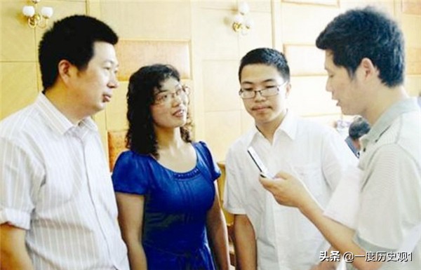 高考生写下755字作文，有30字阅卷组长不认识，为何被评满分作文