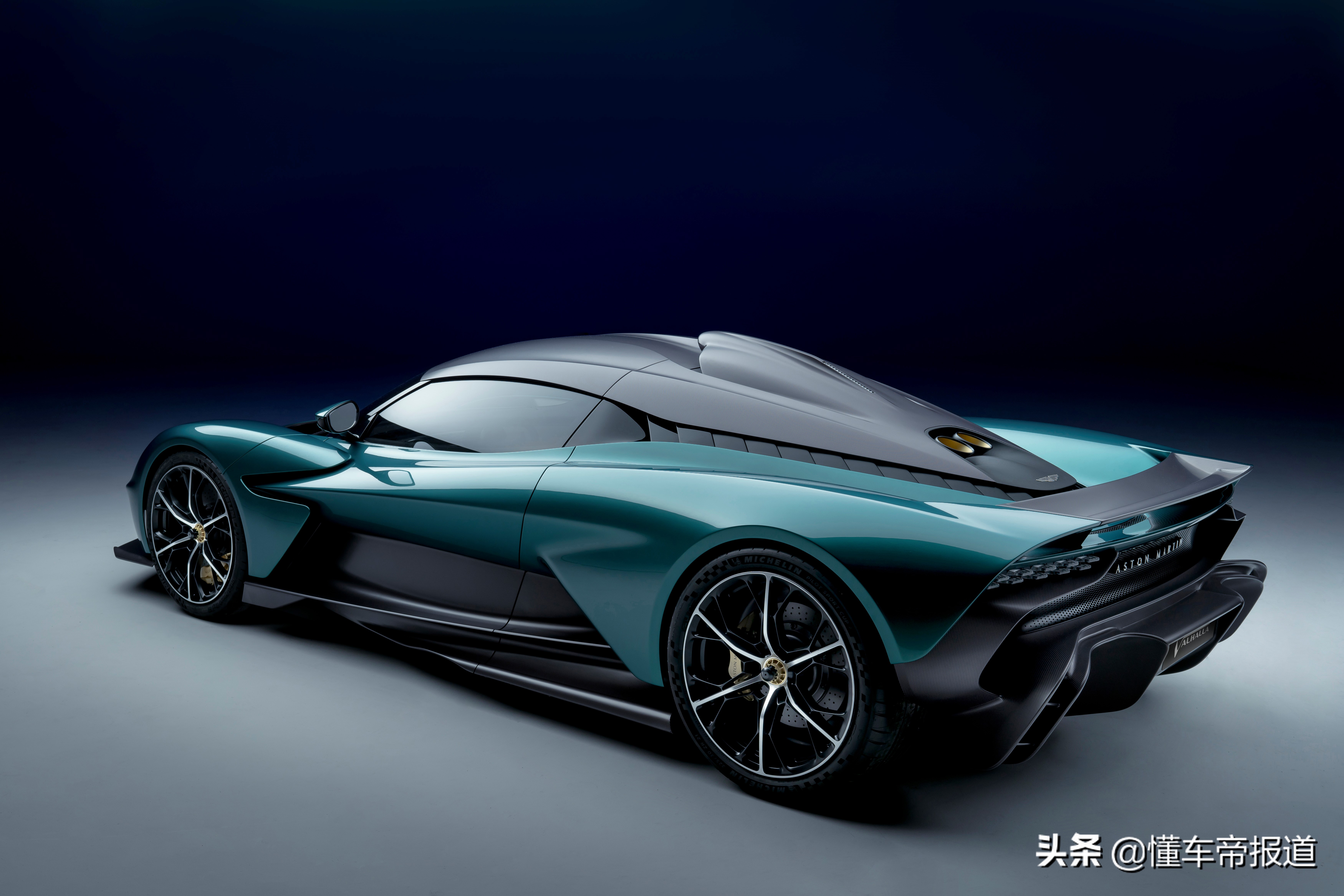 新车 </p><p>　　 直面法拉利SF90 Stradale？阿斯顿·马丁Valhalla量产版发布